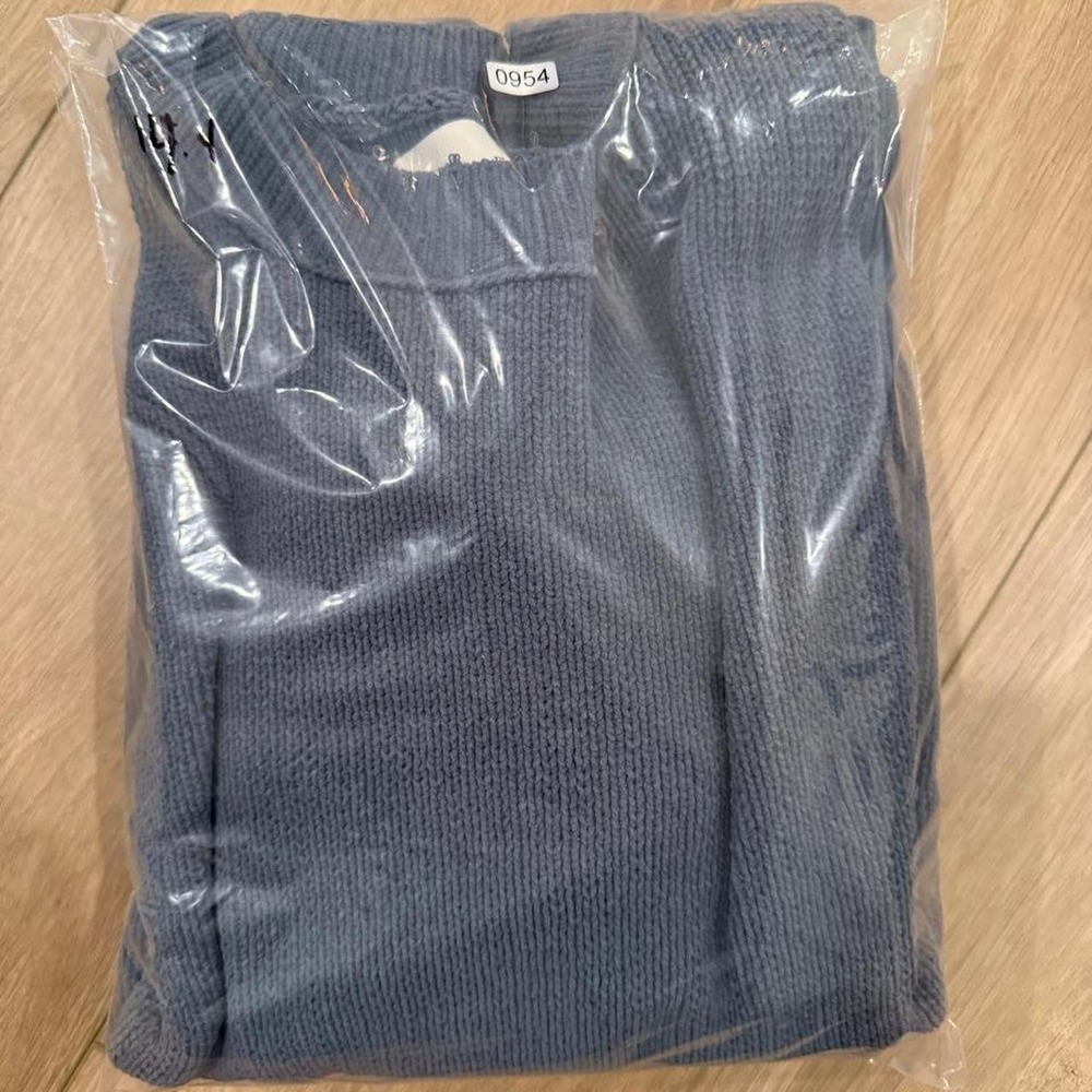 Abercrombie & Fitch Soft A&F Collection navy blue crew neck sweater Size Small - Picture 7 of 7